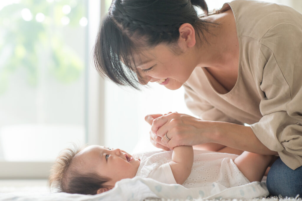 新生児～生後４か月の成長とあやし方のポイント